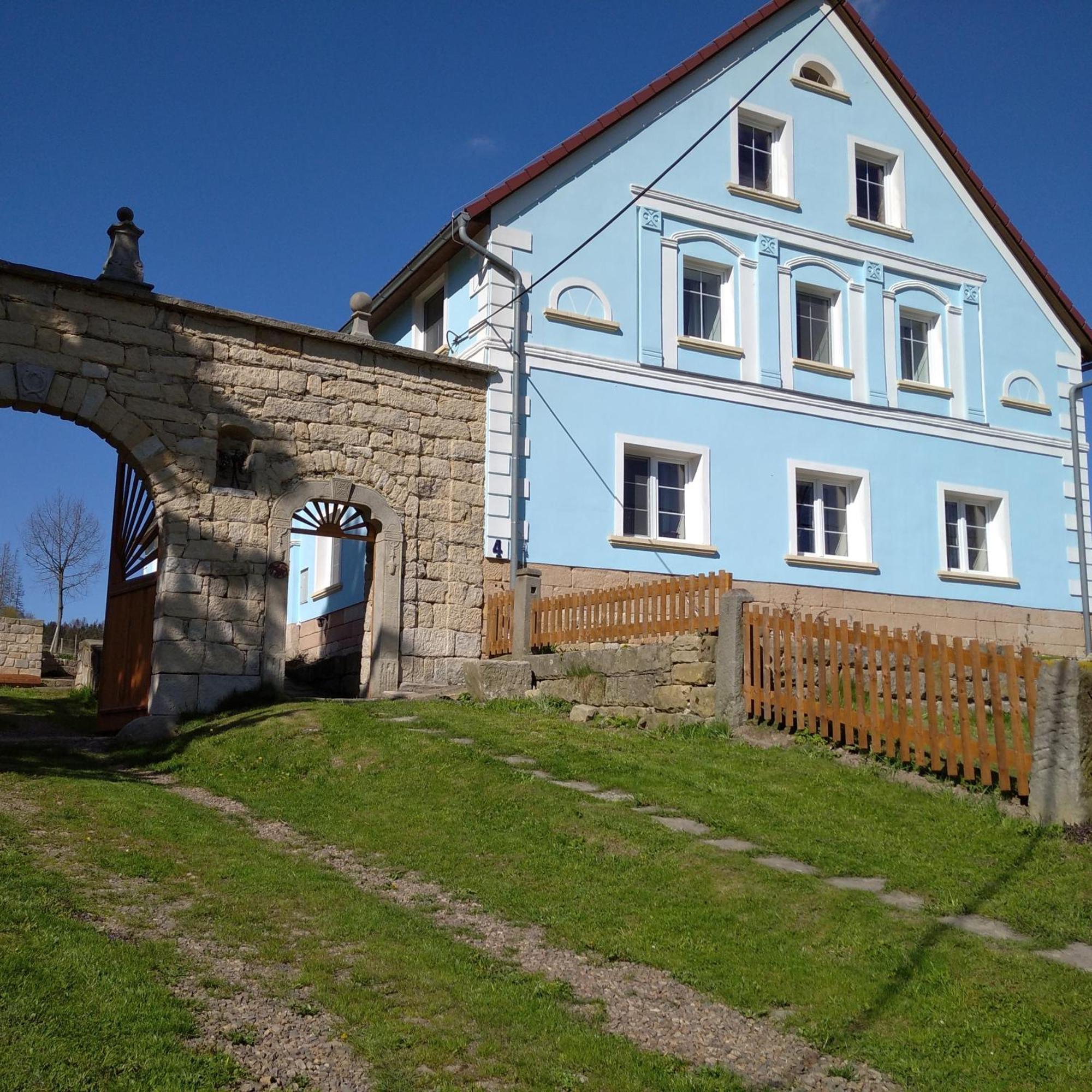 Отель Statek Bily Dvur Machov Экстерьер фото